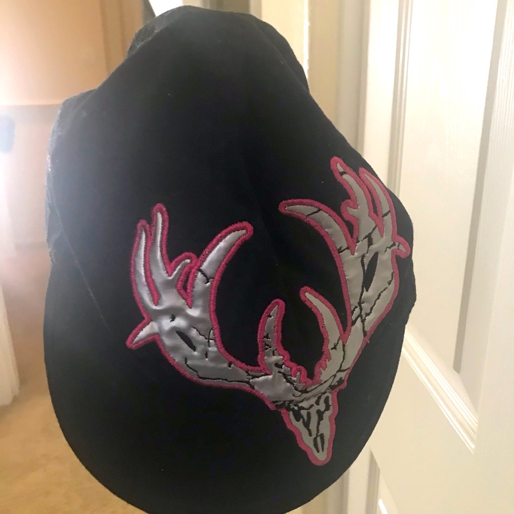 Girls with guns hat